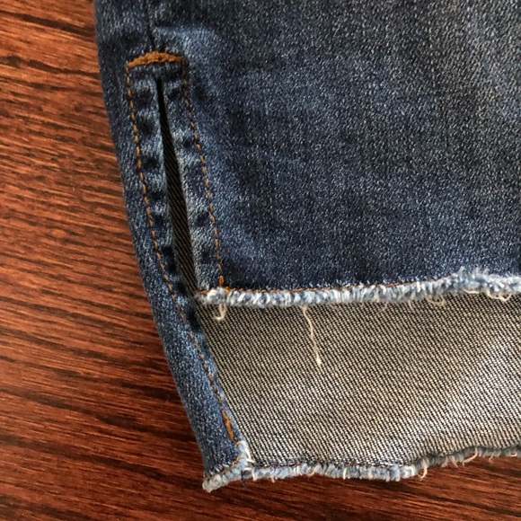 Kut from the Kloth Connie denim jean skirt size 6 raw hem - Picture 6 of 6